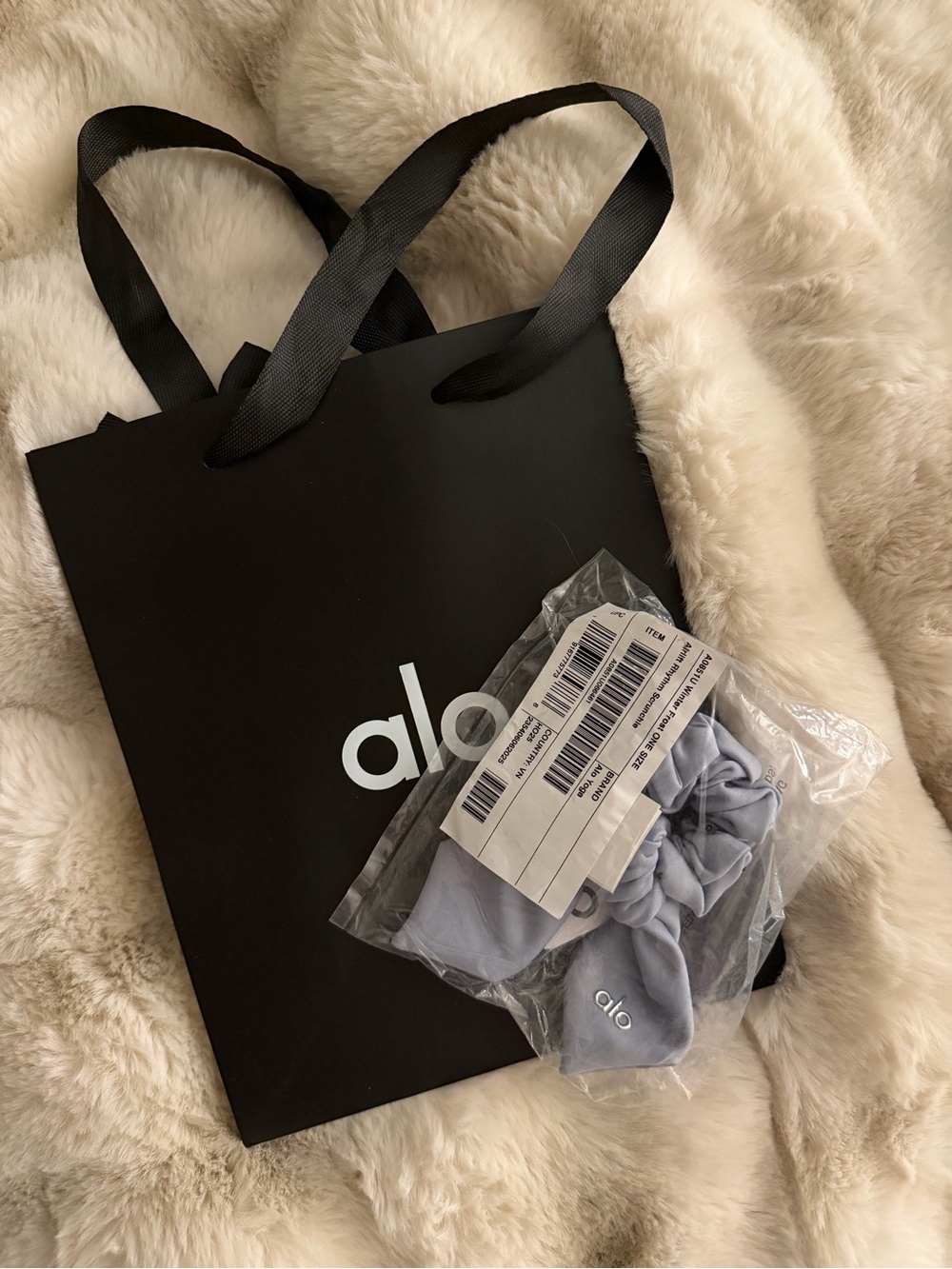 Alo Airlift Rhythm Scrunchie - Winter Frost